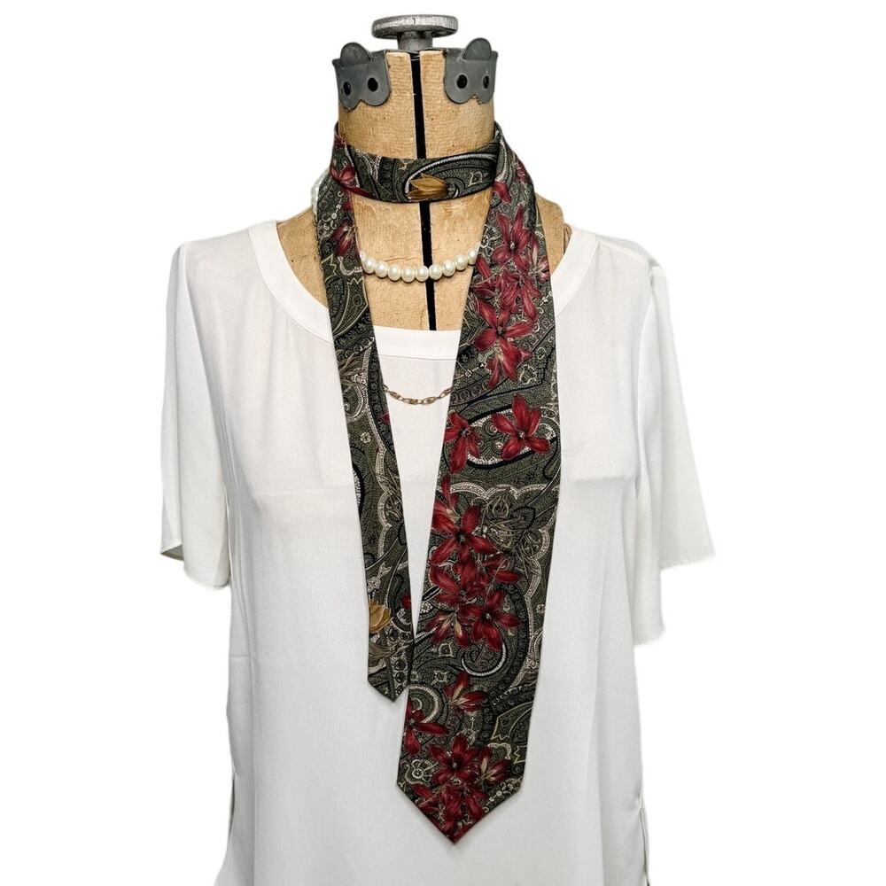 Bill Blass vintage floral flower paisley print 100% silk tie 3.75" w - Picture 2 of 5